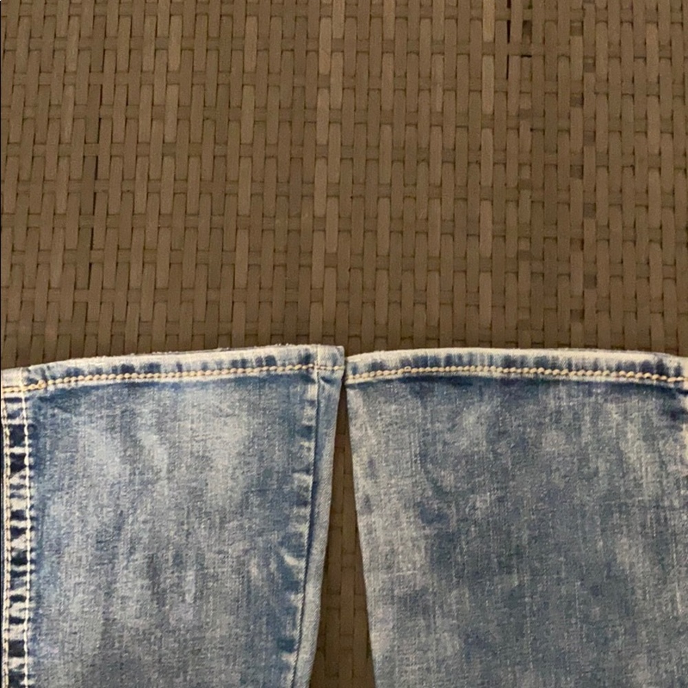Aríya Jeans - Picture 6 of 9